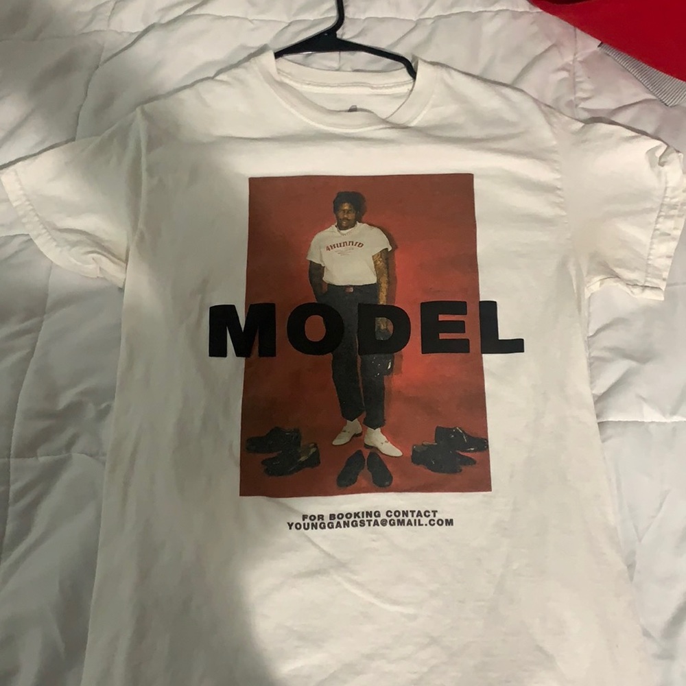 Size small YG graphic T